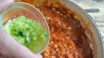 Рецепт аджики из кабачков с томатной пастой