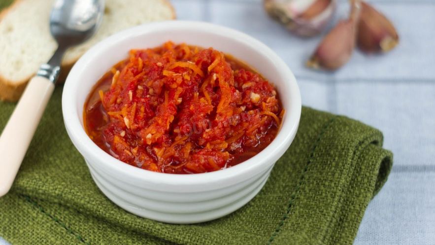 Рецепт аджики с яблоками и помидорами