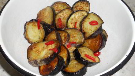 Рецепт баклажанов с острым перцем и аджикой по-грузински