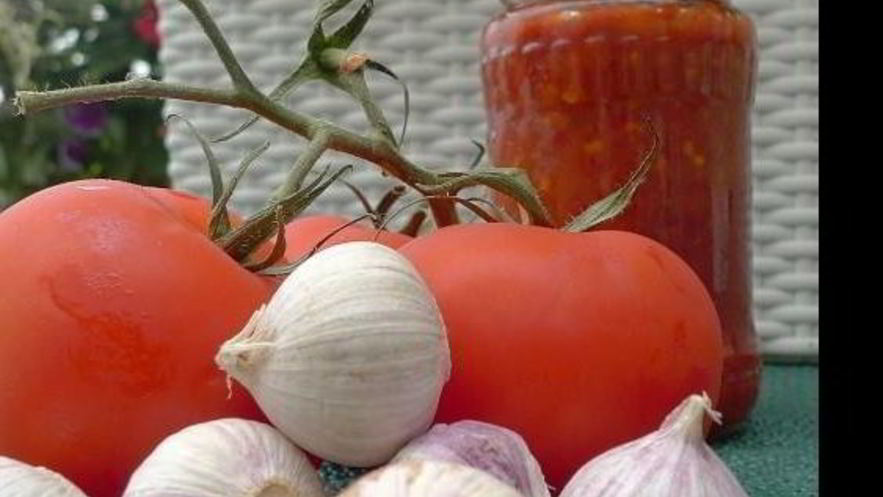 Рецепт горькой аджики из перца и помидор на зиму