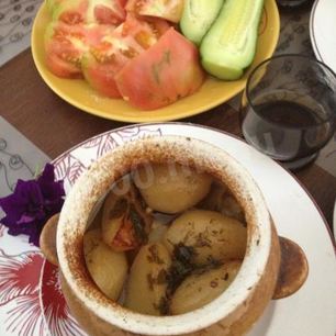 Рецепт Говядины с овощами и аджикой в горшочках