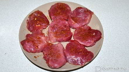 Рецепт медальонов из свиного филе с аджикой