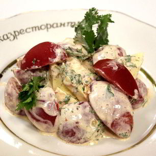 Рецепт Салата из помидоров с аджикой