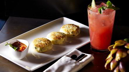 Рецепт соленых сырников с аджикой