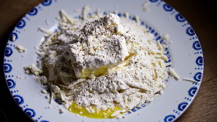 Рецепт соленых сырников с аджикой