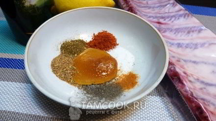Рецепт свиных ребрышек с сухой аджикой и шалфеем