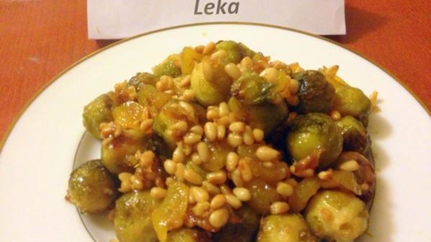 Рецепт брюссельской капусты с орешками и джемом