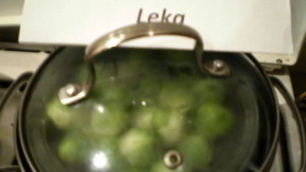 Рецепт брюссельской капусты с орешками и джемом