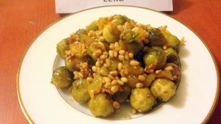 Рецепт брюссельской капусты с орешками и джемом