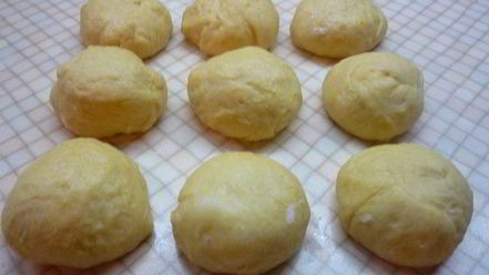 Рецепт булочек с брусничным джемом данубио