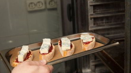 Рецепт кростини с джемом и горгонзоллой