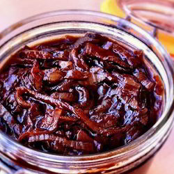 Рецепт Лукового джема с пивом и шоколадом