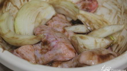 Рецепт пикантных куриных крылышек в маринаде барбекю с джемом глинтвейн