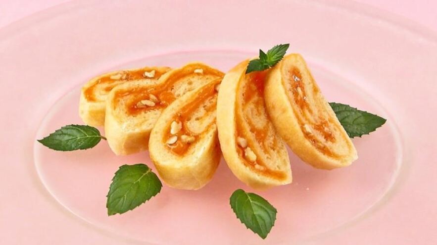 Рецепт рулета с джемом и орехами