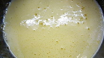 Рецепт шарлотта с ягодами и клубничным джемом