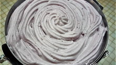 Рецепт шарлотта с ягодами и клубничным джемом