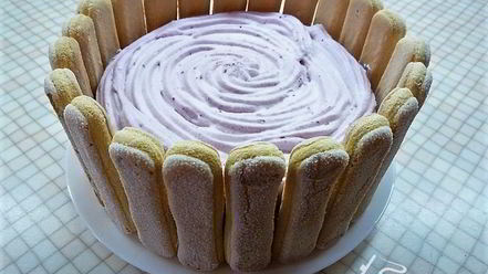 Рецепт шарлотта с ягодами и клубничным джемом