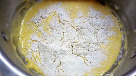 Рецепт шарлотта с ягодами и клубничным джемом