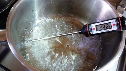 Рецепт шарлотта с ягодами и клубничным джемом