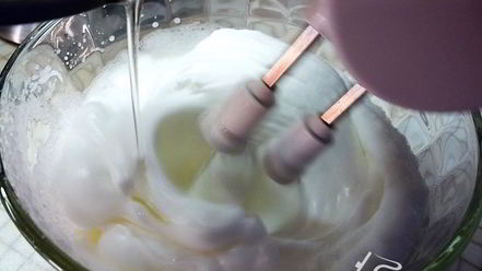 Рецепт шарлотта с ягодами и клубничным джемом