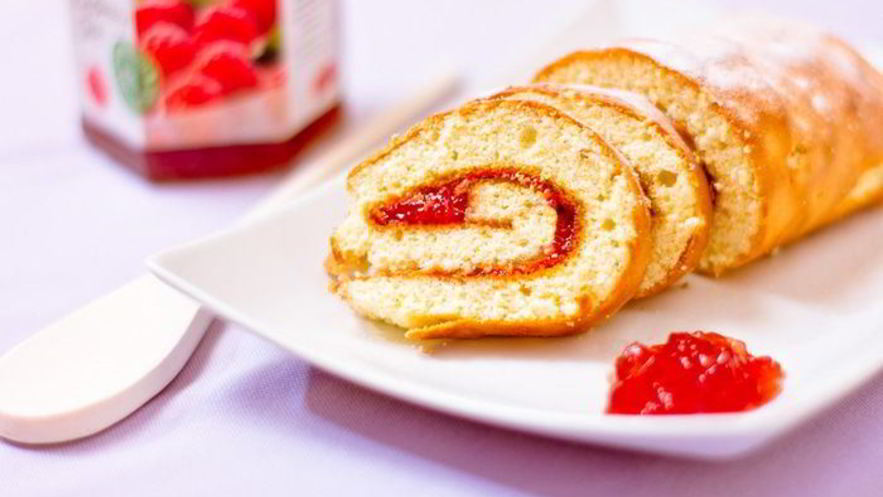 Рецепт швейцарского рулета с малиновым джемом