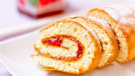 Рецепт швейцарского рулета с малиновым джемом