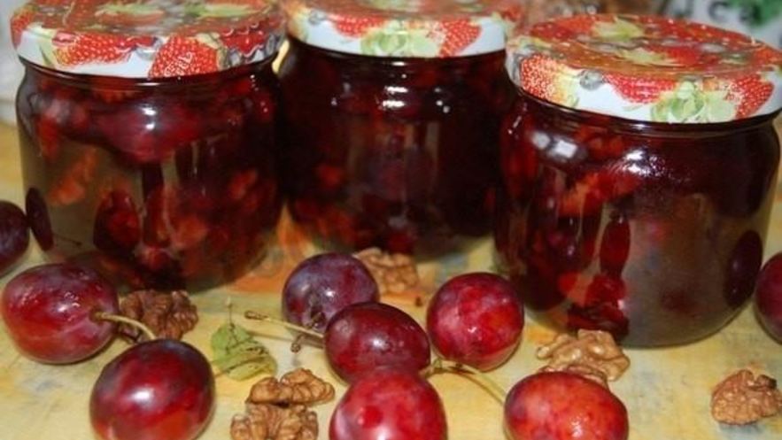 Рецепт сливового джема с орехами