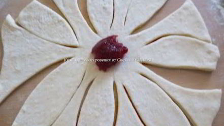 Рецепт слоеных булочек с малиновым джемом