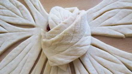 Рецепт слоеных булочек с малиновым джемом