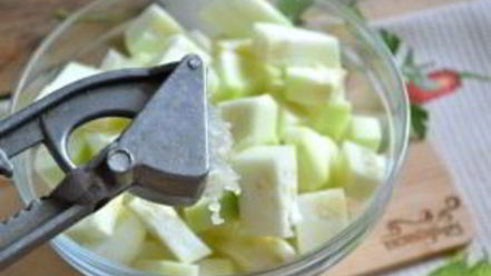 Рецепт кабачков в чесночном соусе на зиму