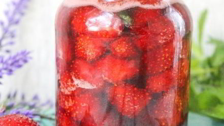 Рецепт клубники в собственном соку на зиму