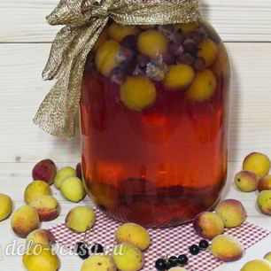 Рецепт Компота из абрикосов и черной смородины на зиму