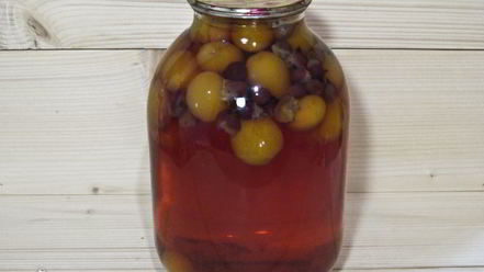 Рецепт компота из абрикосов и черной смородины на зиму