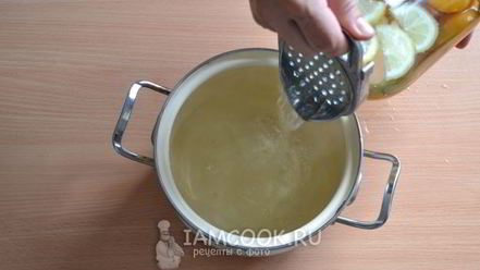 Рецепт компота из абрикосов с лимоном на зиму