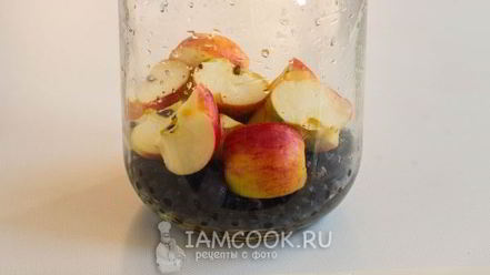 Рецепт компота из черноплодки с яблоками на зиму