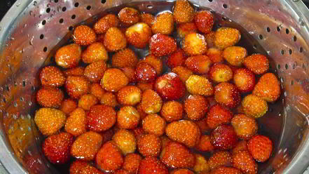 Рецепт компота из клубники и яблок