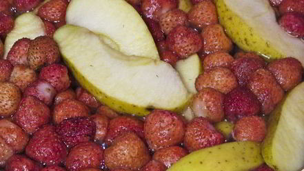 Рецепт компота из клубники и яблок