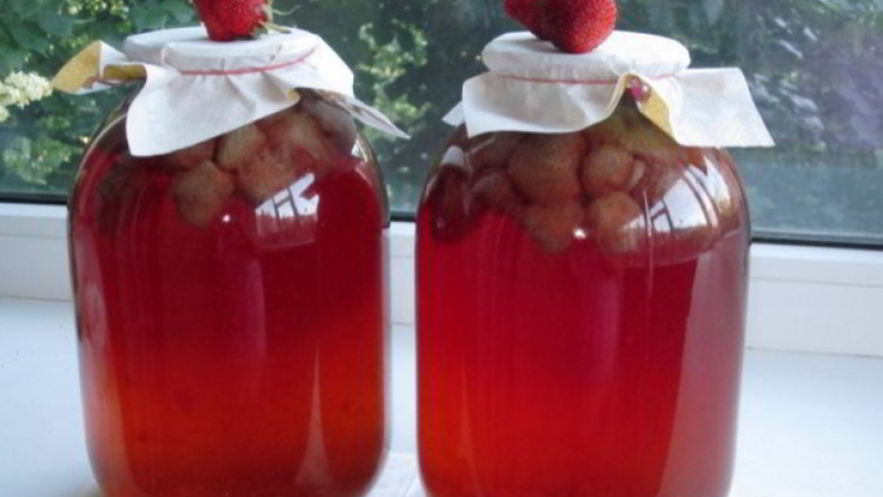 Рецепт компота из клубники на зиму