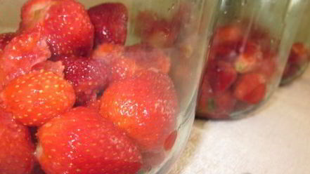 Рецепт компота из клубники на зиму