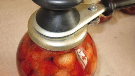 Рецепт компота из клубники на зиму