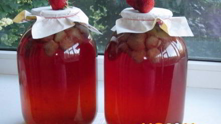 Рецепт компота из клубники на зиму