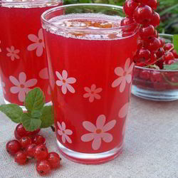 Рецепт Компота из персиков и красной смородины