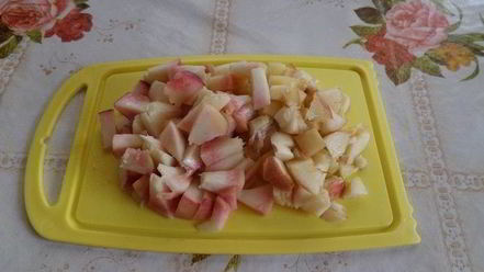 Рецепт компота из персиков и красной смородины