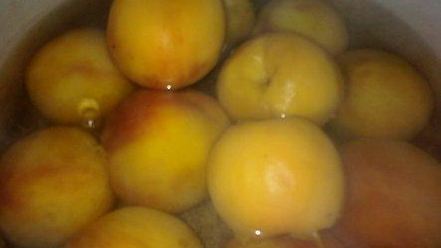 Рецепт компота из персиков в сливовой заливке