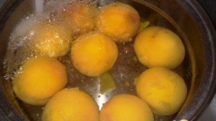 Рецепт компота из персиков в сливовой заливке