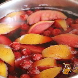 Рецепт Компота из вишни и яблок на зиму