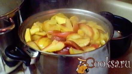 Рецепт компота из вишни и яблок на зиму