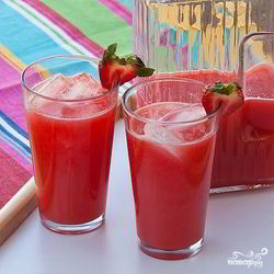 Рецепт Компота из яблок и клубники