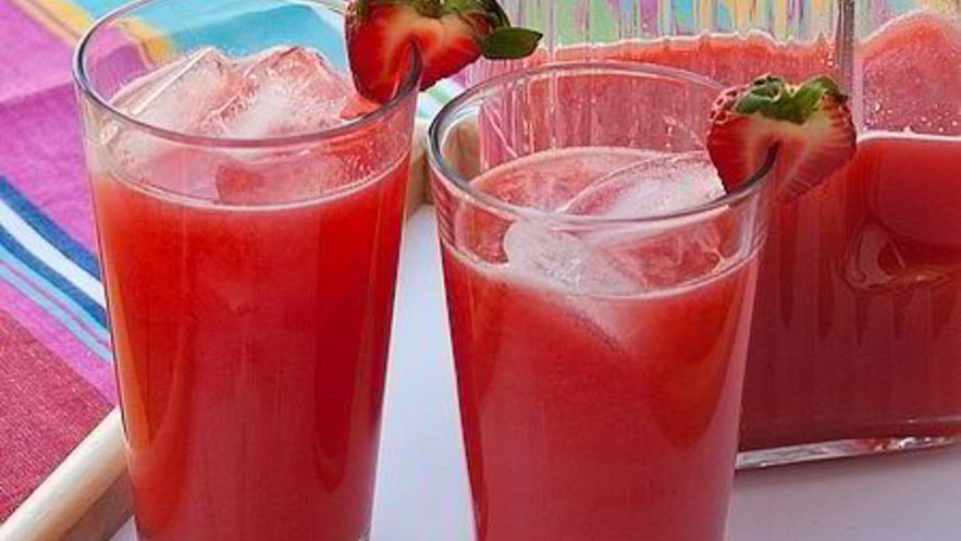 Рецепт компота из яблок и клубники