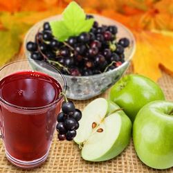 Рецепт Компота из яблок и смородины на зиму